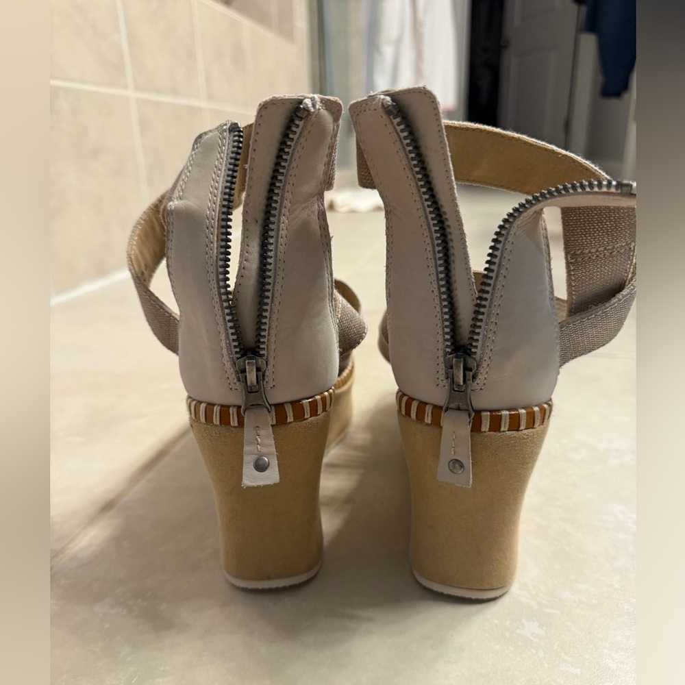 OTBT Sandals - Picture 4 of 4